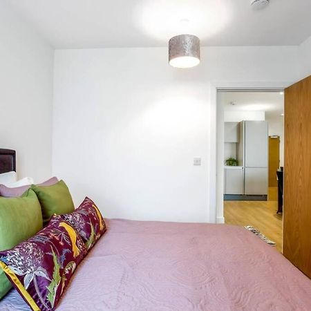 Apartament Stunning 2 Bed/2 Bath In Town Centre & Parking! Bracknell Zewnętrze zdjęcie