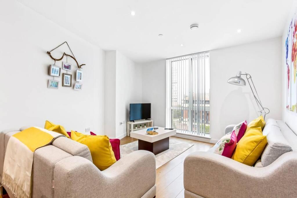 Apartament Stunning 2 Bed/2 Bath In Town Centre & Parking! Bracknell Zewnętrze zdjęcie