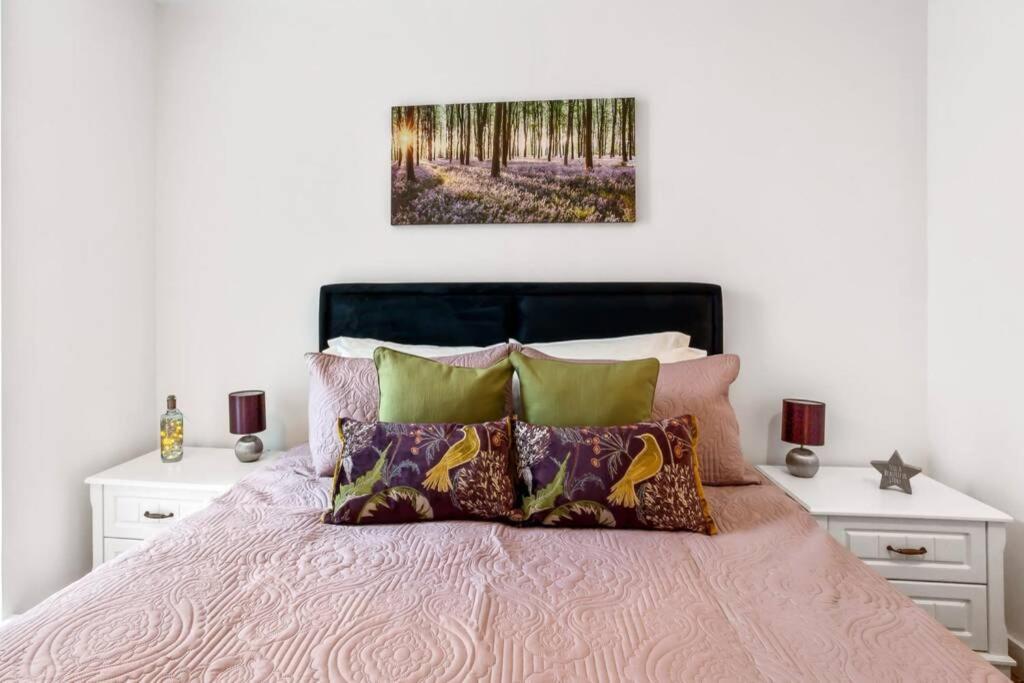 Apartament Stunning 2 Bed/2 Bath In Town Centre & Parking! Bracknell Zewnętrze zdjęcie