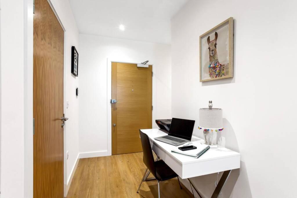 Apartament Stunning 2 Bed/2 Bath In Town Centre & Parking! Bracknell Zewnętrze zdjęcie