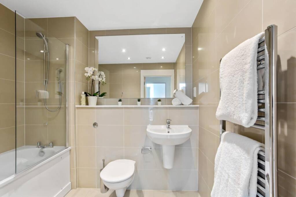 Apartament Stunning 2 Bed/2 Bath In Town Centre & Parking! Bracknell Zewnętrze zdjęcie